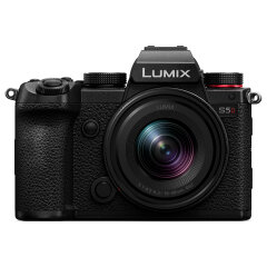 Panasonic Lumix S5D + 18-40mm f/4.5-6.3